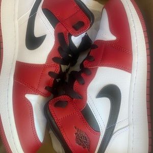 Air Jordan 1 MID (GS)